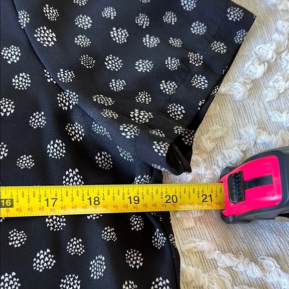 Polka Dot Medallion Scoopneck Tunic Blouse Black and White M - Picture 3 of 5